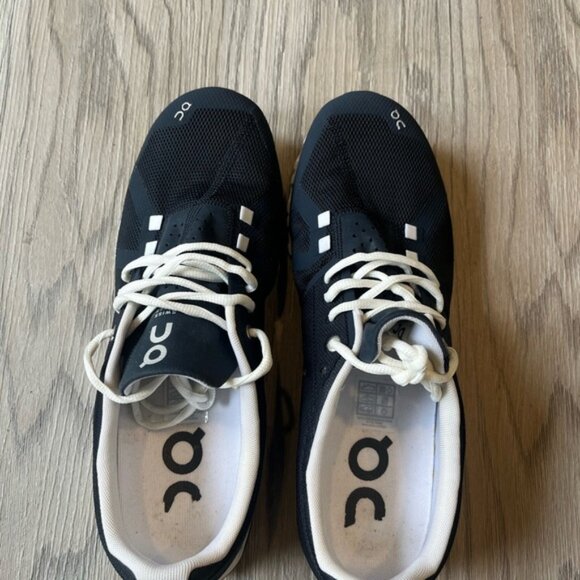 On Cloud Running Shoes - Picture 7 of 11